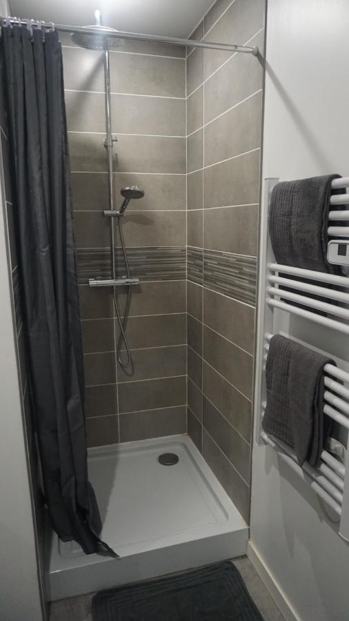 Cosy T2 Wifi Parking Proche Gare Centre Ville Сен-Кантен Екстериор снимка